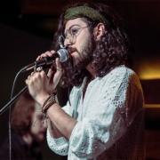 اَرَس-طالب‌زاده-مدرس-آواز-و-صدا-سازی-ثبت-نام-کلاس-اساتید-آموزشگاه-موسیقی-شمال-تهران-ناردونه-آوای-پارسی